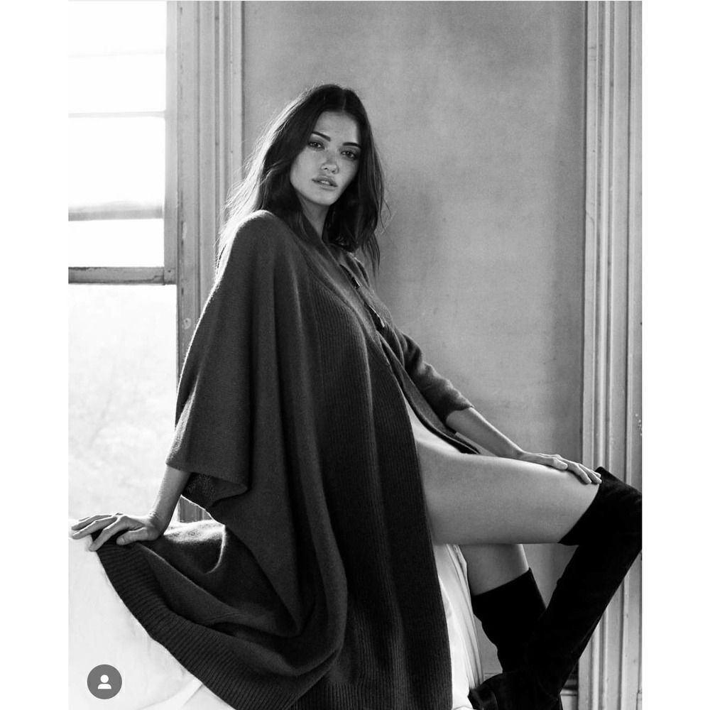 Brand New Naked cashmere ONE SIZE 100% cashmere poncho gray